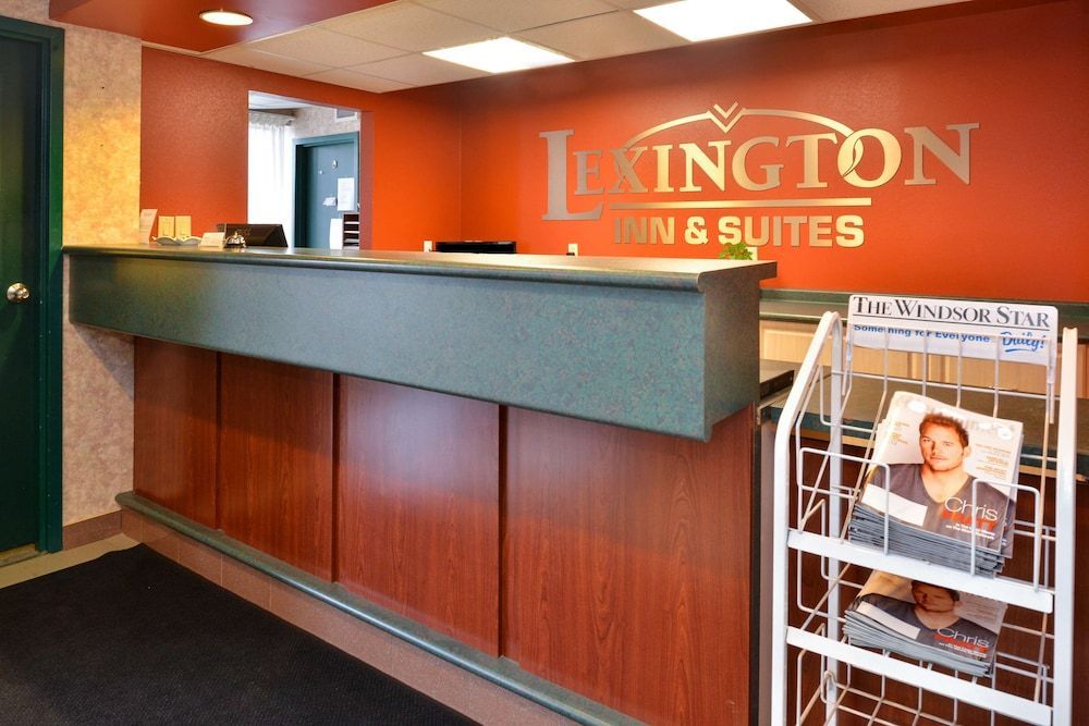 Lexington Inn & Suites-Windsor 2