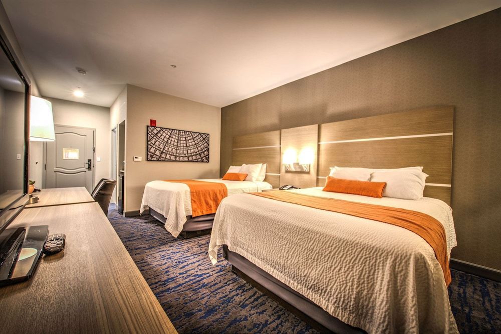 Best Western Plus Media Center Inn & Suites 2