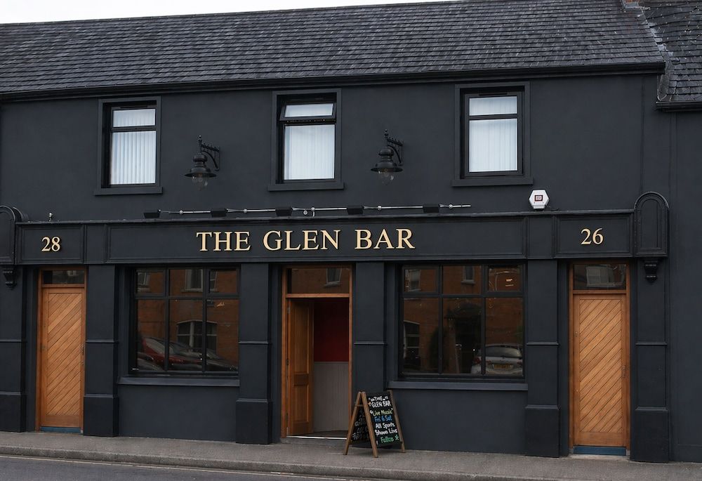 Central 2-Bed Apt Sleeps 5 above Great Derry Pub 1