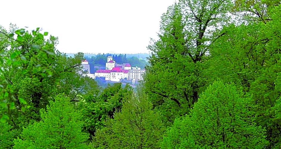 Hotel & Restaurant Waldschloss 2