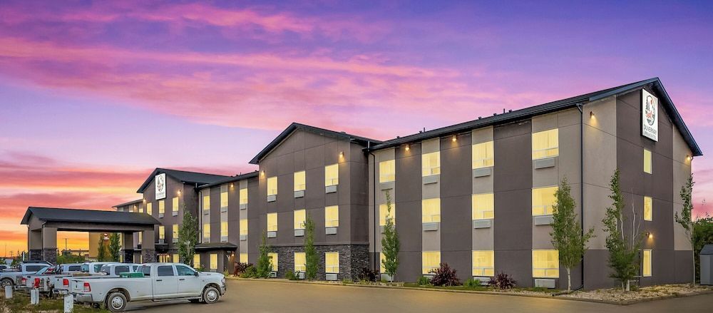 Duvernay Inn & Suites 1