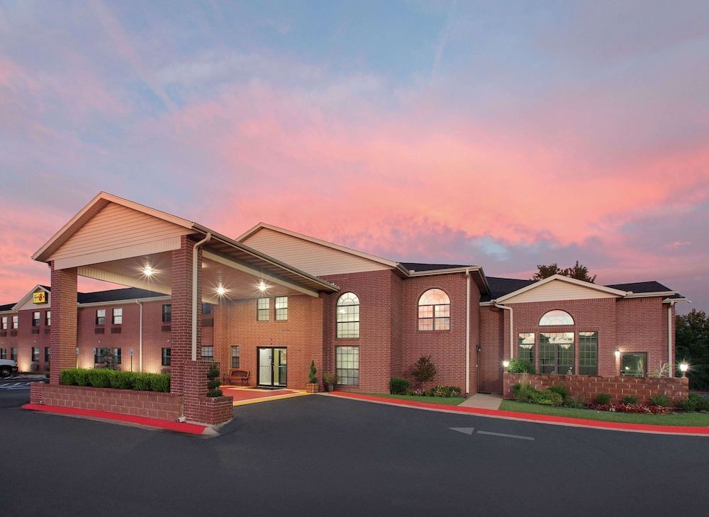 Super 8 by Wyndham Lowell/Bentonville/Rogers Area 1