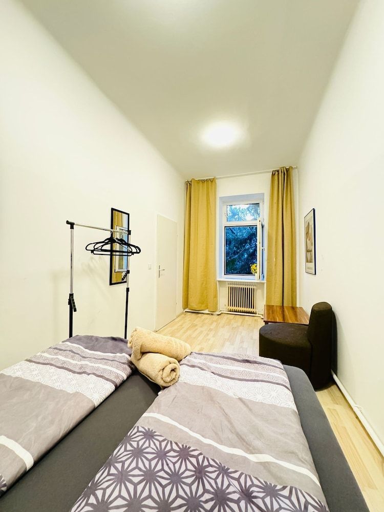 Quiet Private Room Near FAC Platz 2