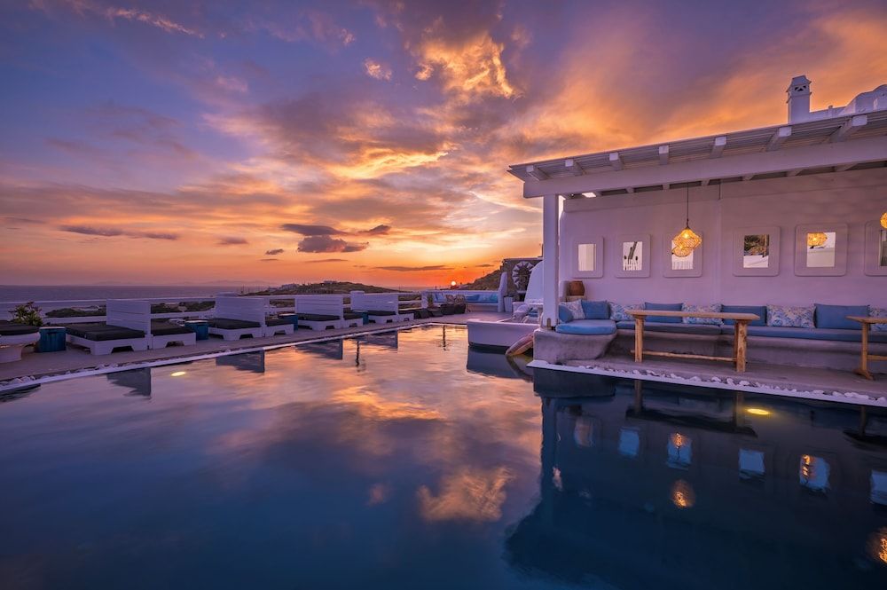 Flaskos Luxury Suites 1