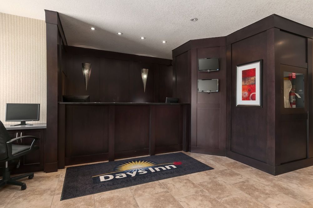 Days Inn by Wyndham Calgary Northwest 1