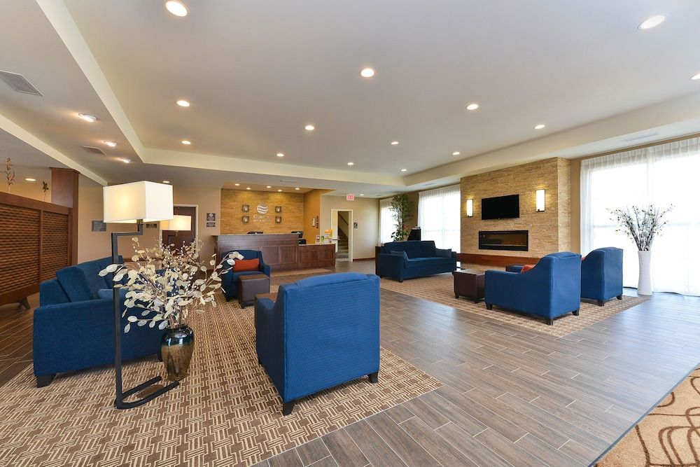 Comfort Inn & Suites Avera Southwest 2