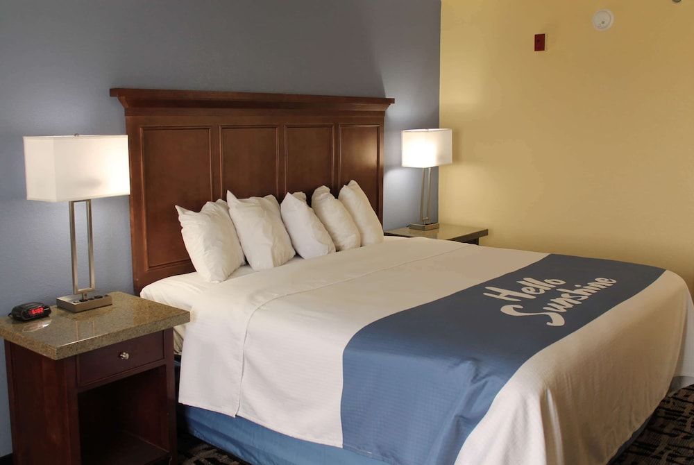 Days Inn by Wyndham Batavia Ohio 1
