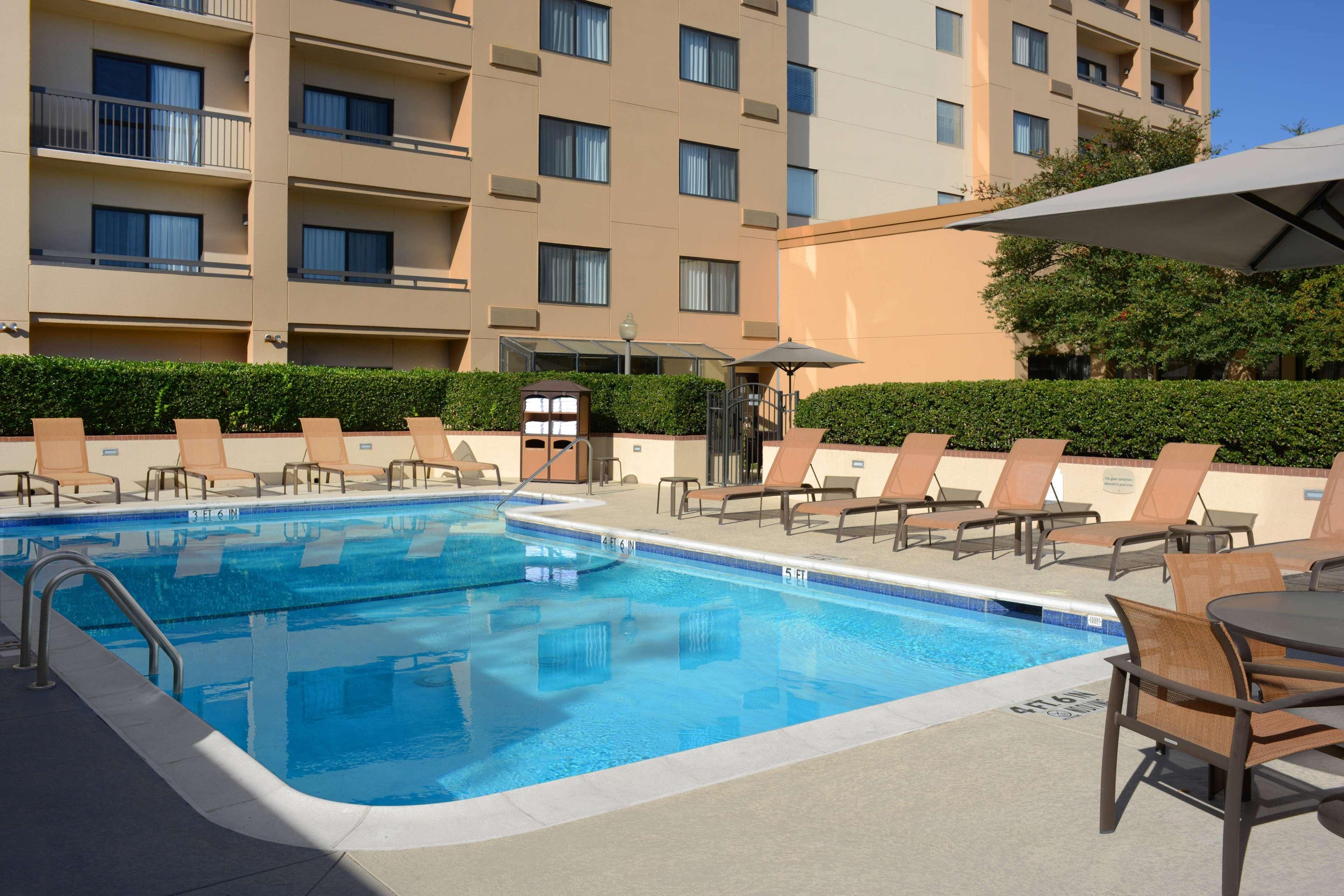 Courtyard by Marriott Dallas North 2