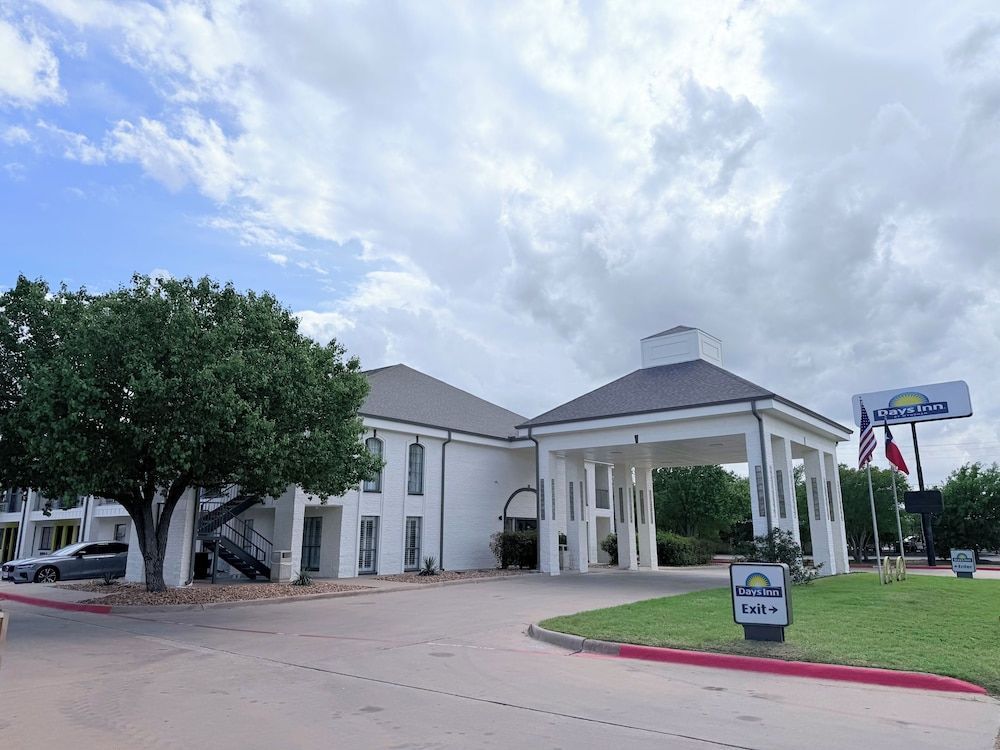 Days Inn by Wyndham Granbury 1