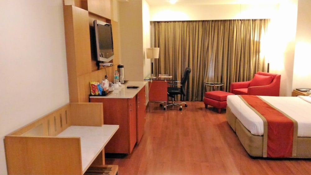 Taj Tristar 1