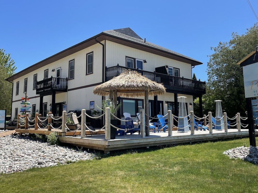 Paradise Inn On the Beach 1