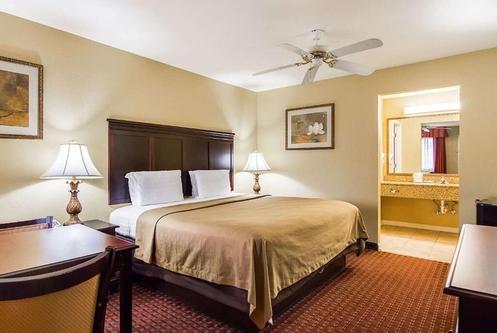 Bryant Inn And Suites 2
