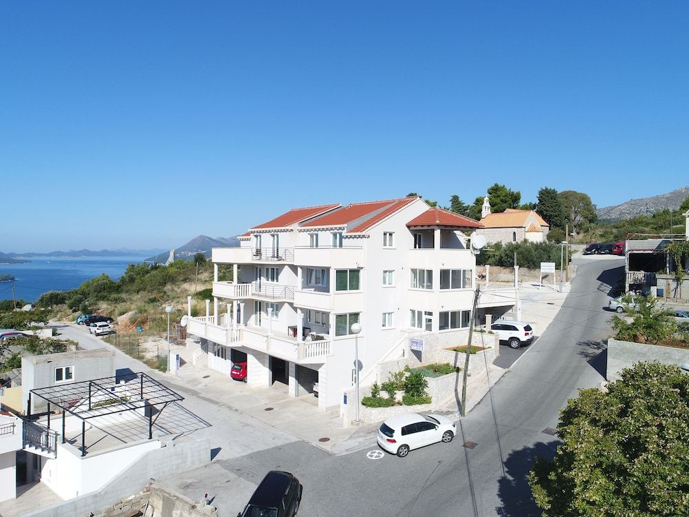Apartments Villa Dadić 1