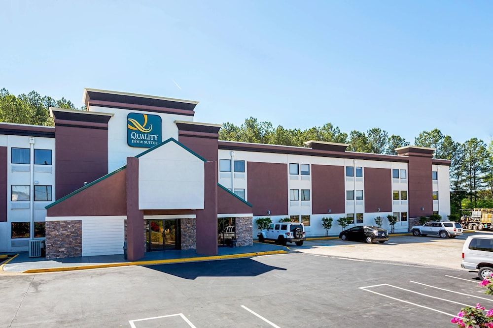Quality Inn & Suites near Six Flags East 1