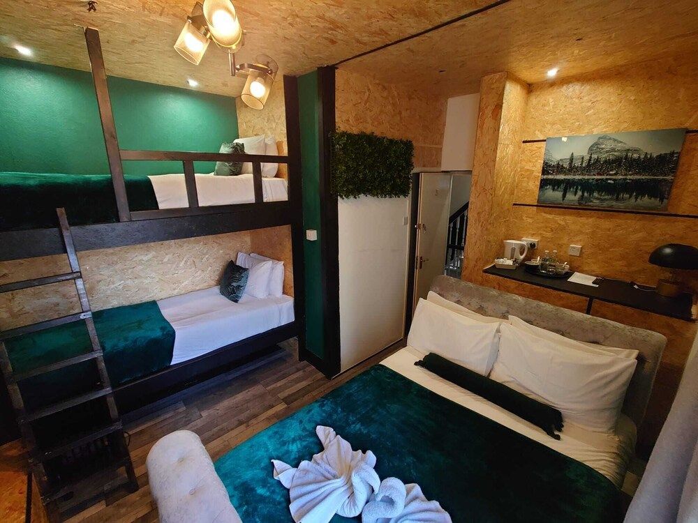 Harriette's Guest House 1