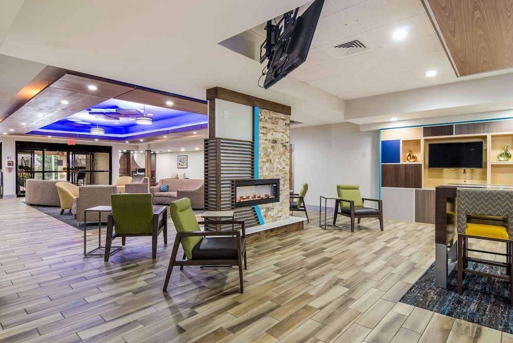 Comfort Inn & Suites Pittsburgh Fox Chapel 2