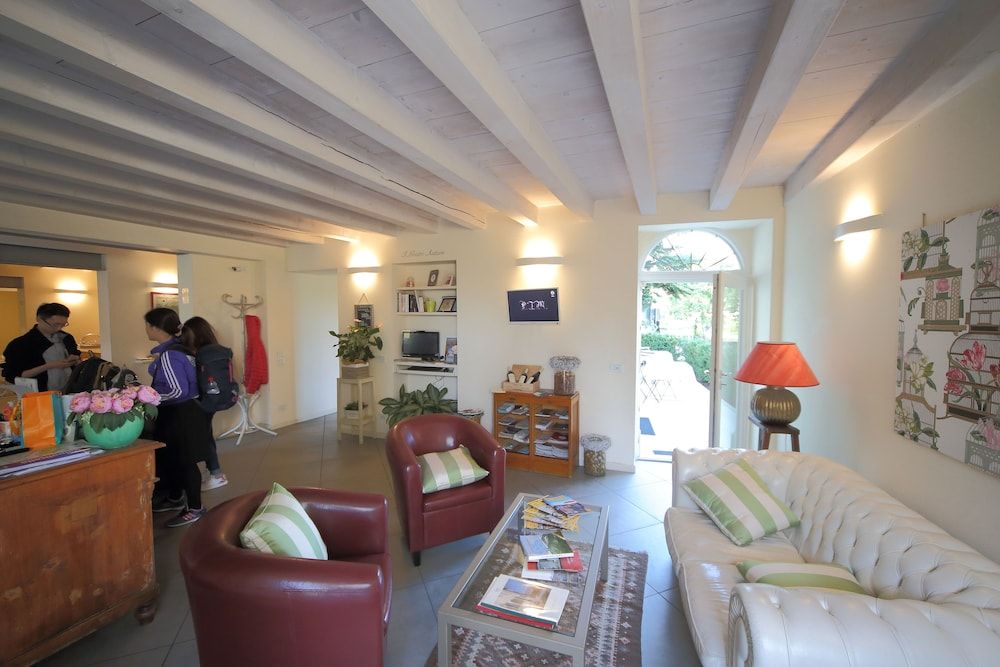 Hotel Villa Moron 2