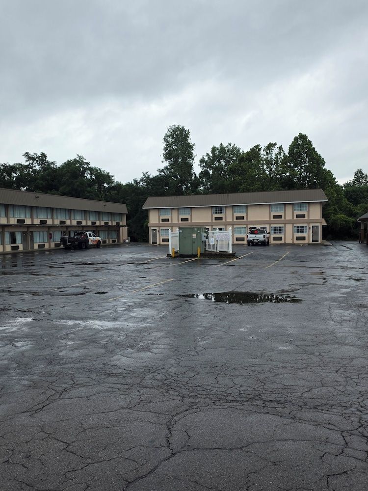 Ashland inn & suites 1