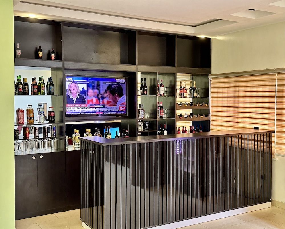 Whitehouse Msquare Hotel 1