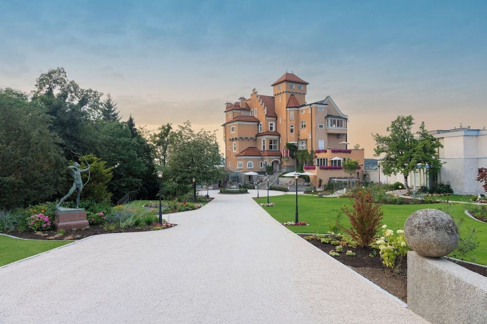 Hotel Schloss Mönchstein 1