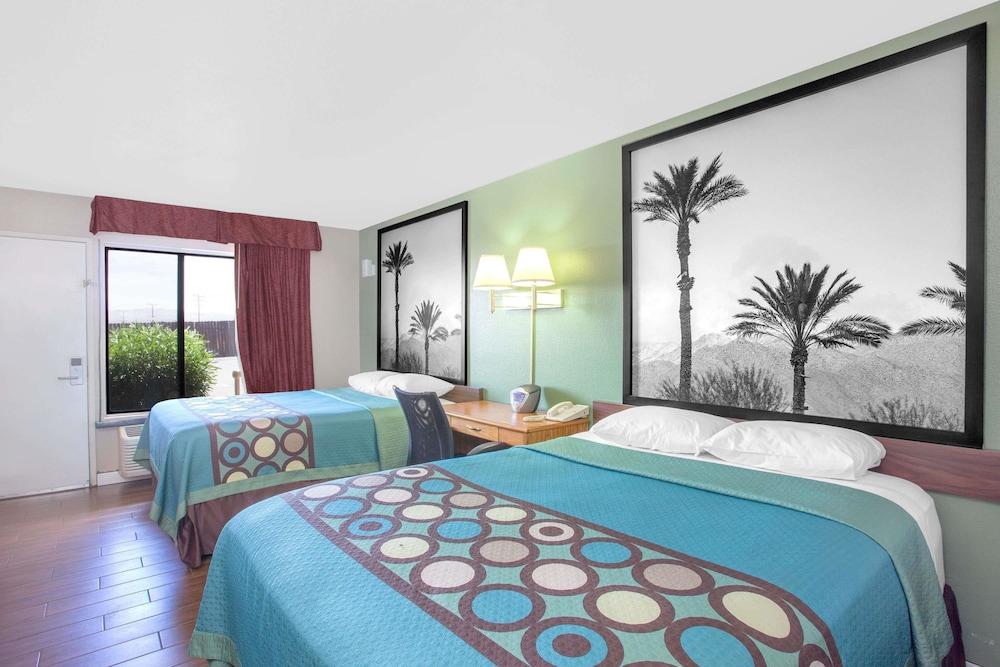 Super 8 by Wyndham Barstow 1