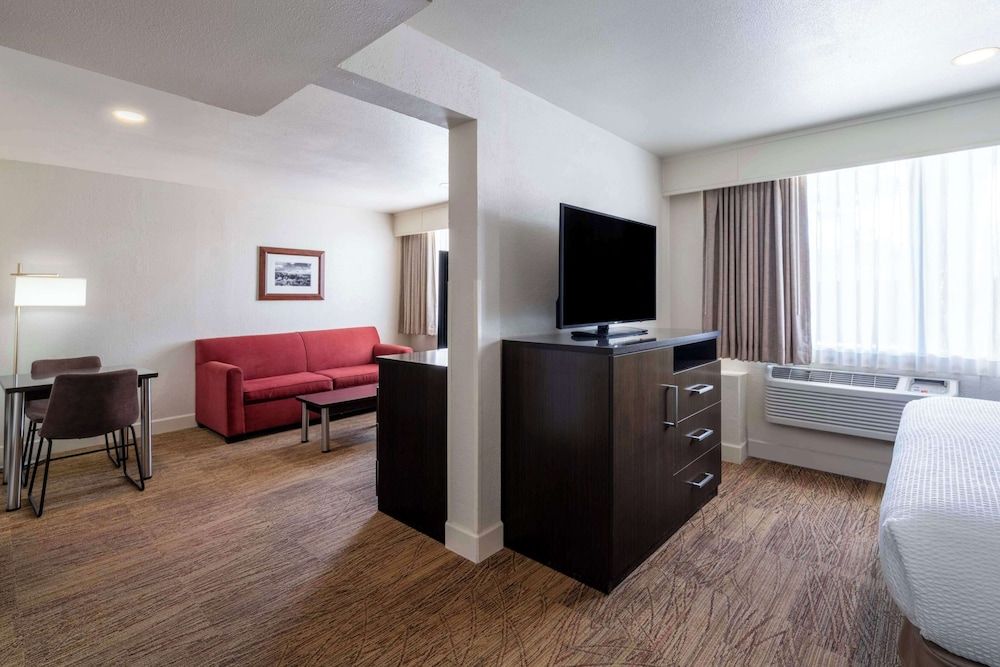 Best Western Pony Soldier Inn & Suites 1