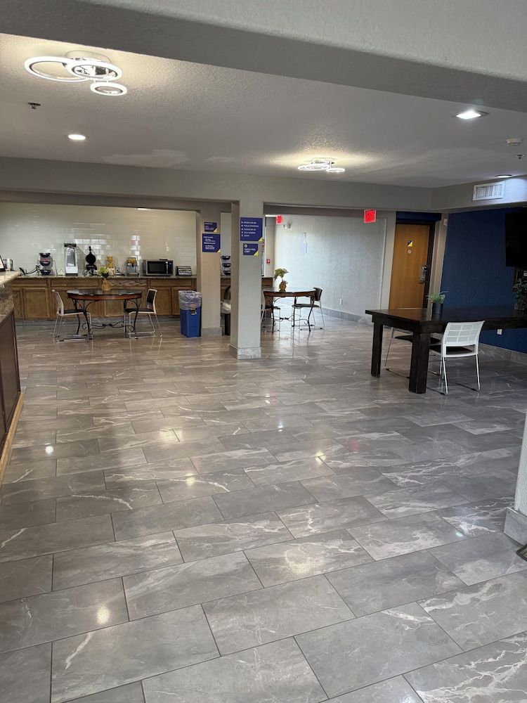 Microtel Inn & Suites by Wyndham Ardmore 2