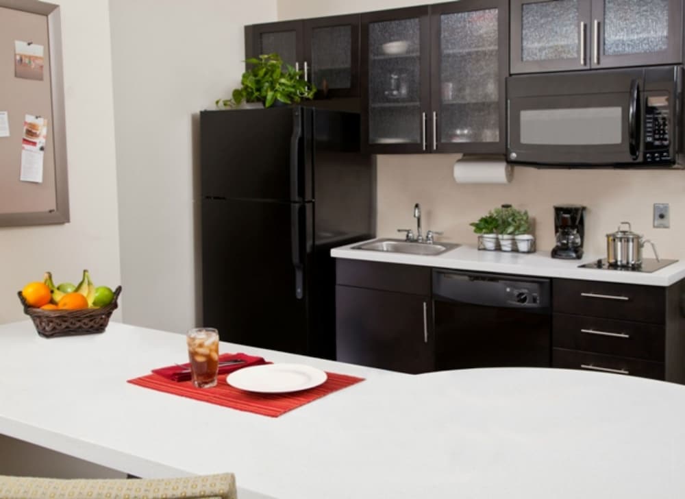 Candlewood Suites TOPEKA WEST by IHG 1