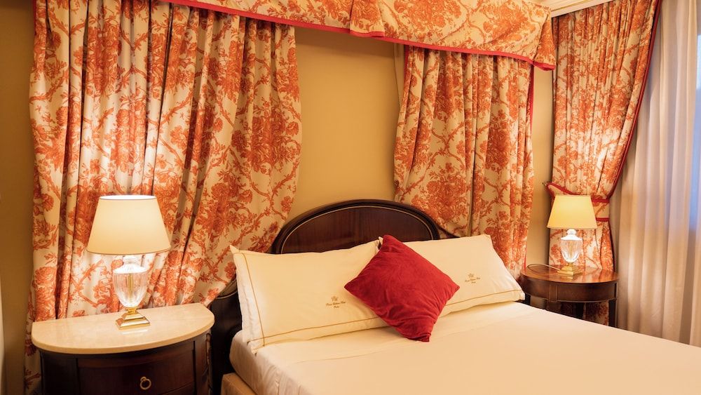 River Chateau Hotel 2