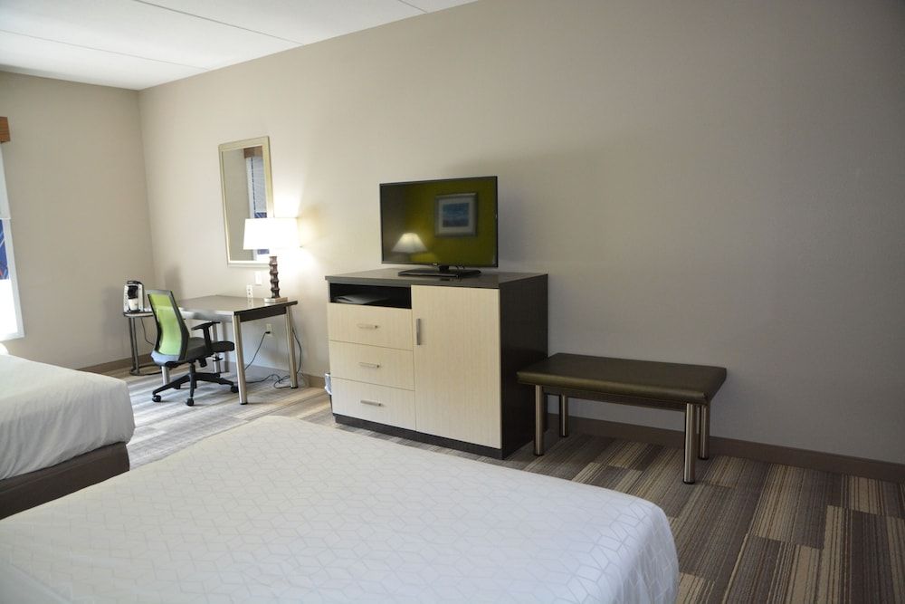 Holiday Inn Express & Suites CARYVILLE by IHG 2