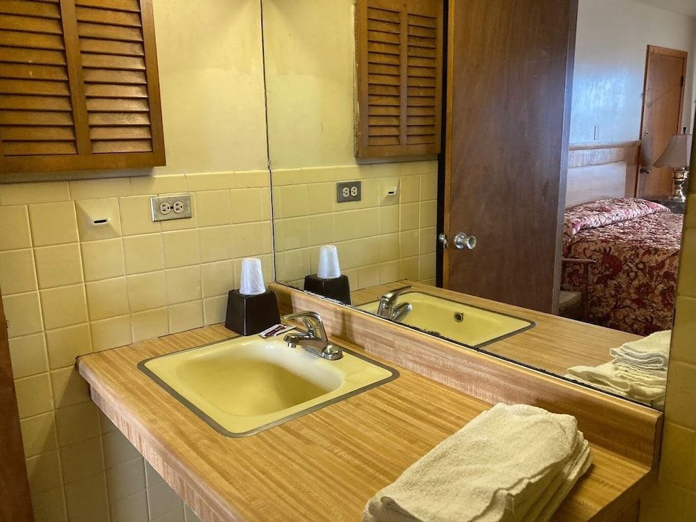 Highland Manor Motel 2