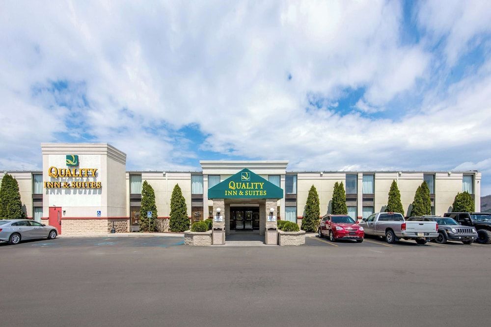 Quality Inn & Suites Mansfield 1