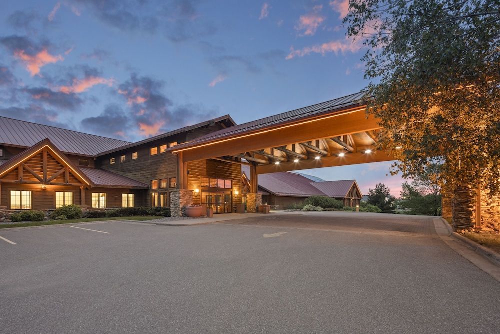 bantr Grand Hotel Wausau - Rothschild 1