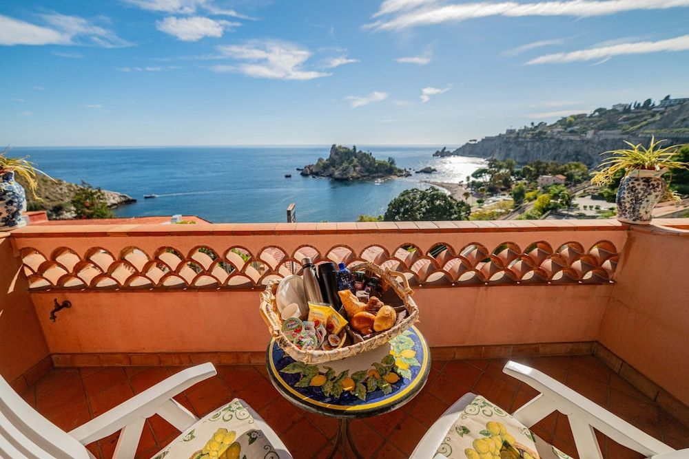Mendolia Beach Hotel 1
