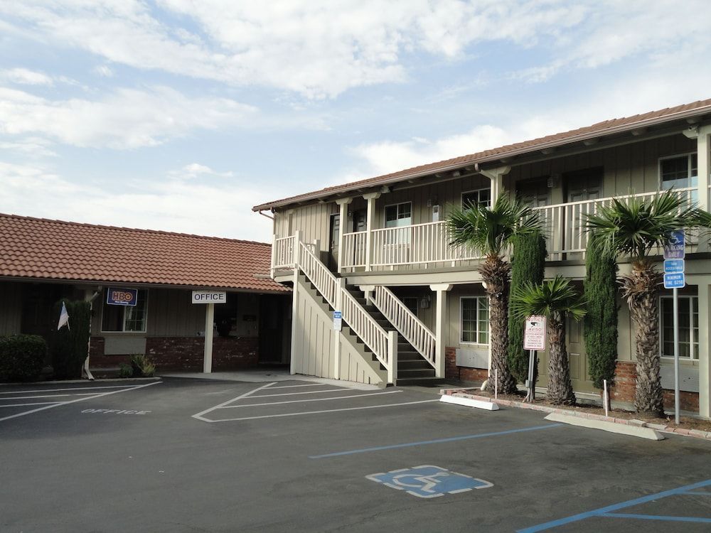 Escondido Inn 2