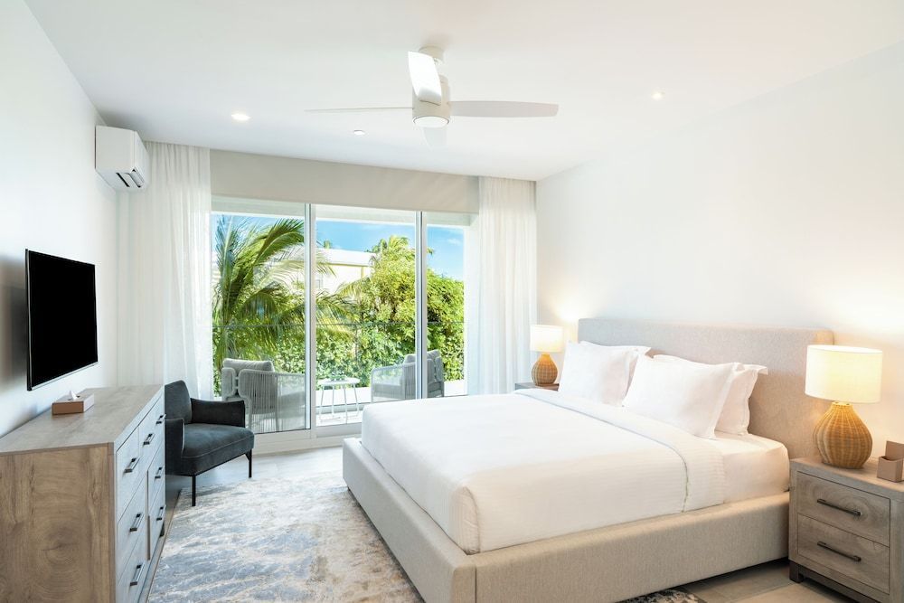 Ellipse Resort, Grace Bay 2