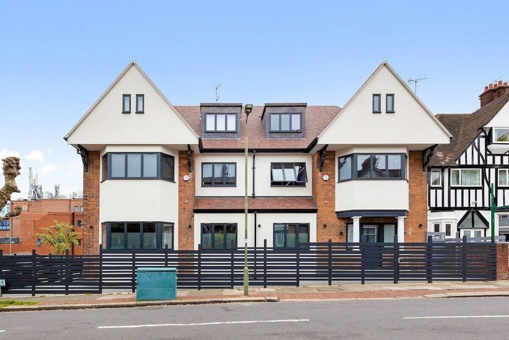Stylish Studio Apt By Stay Smart Short Lets & Serviced Accommodation Golders Green With Free WiFi 1