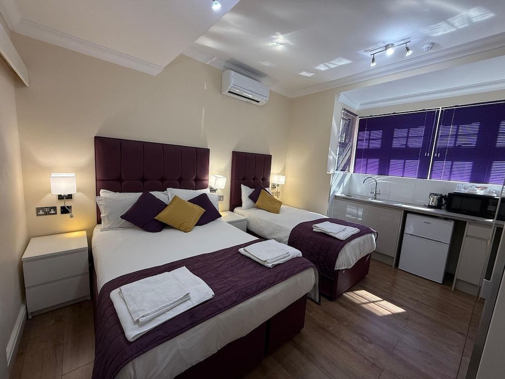 Crompton Guest House 1