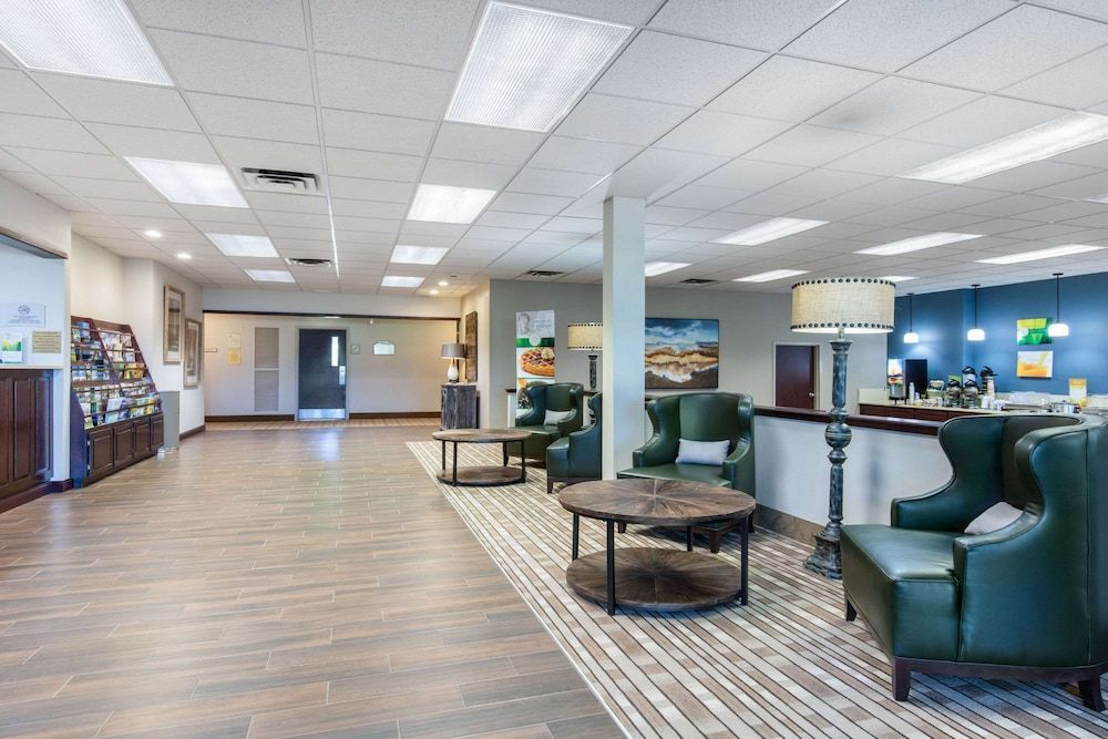 Quality Inn & Suites Mountain Home North 2