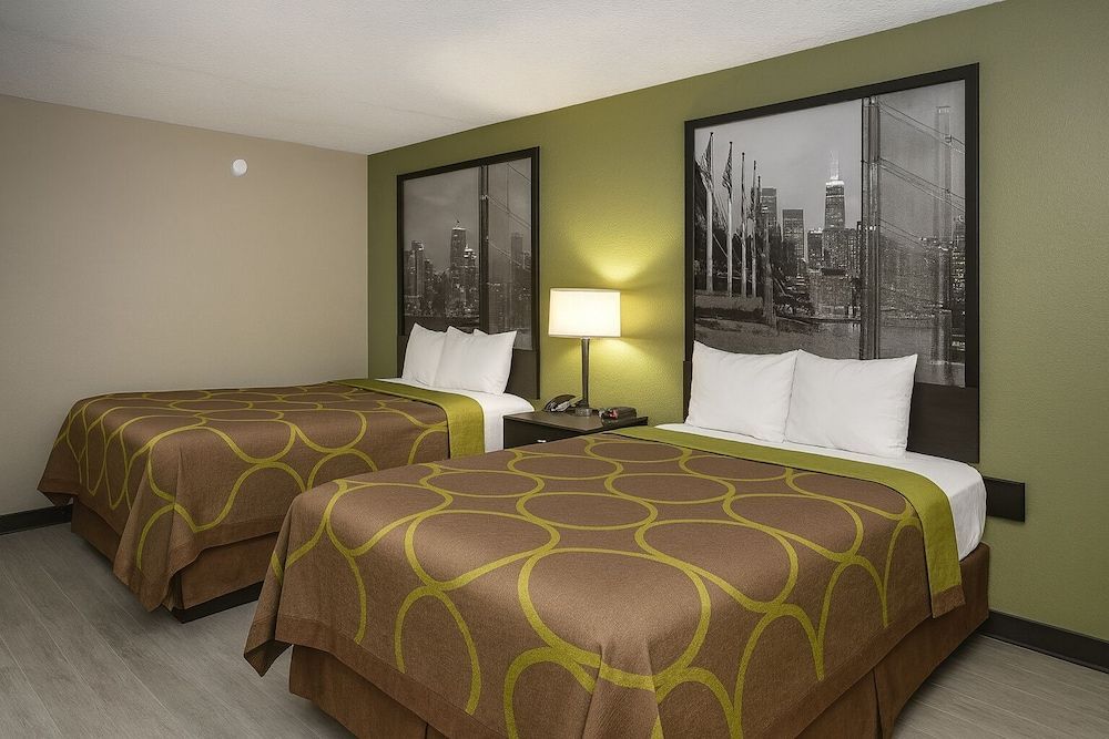 Super 8 by Wyndham Indianapolis South 1