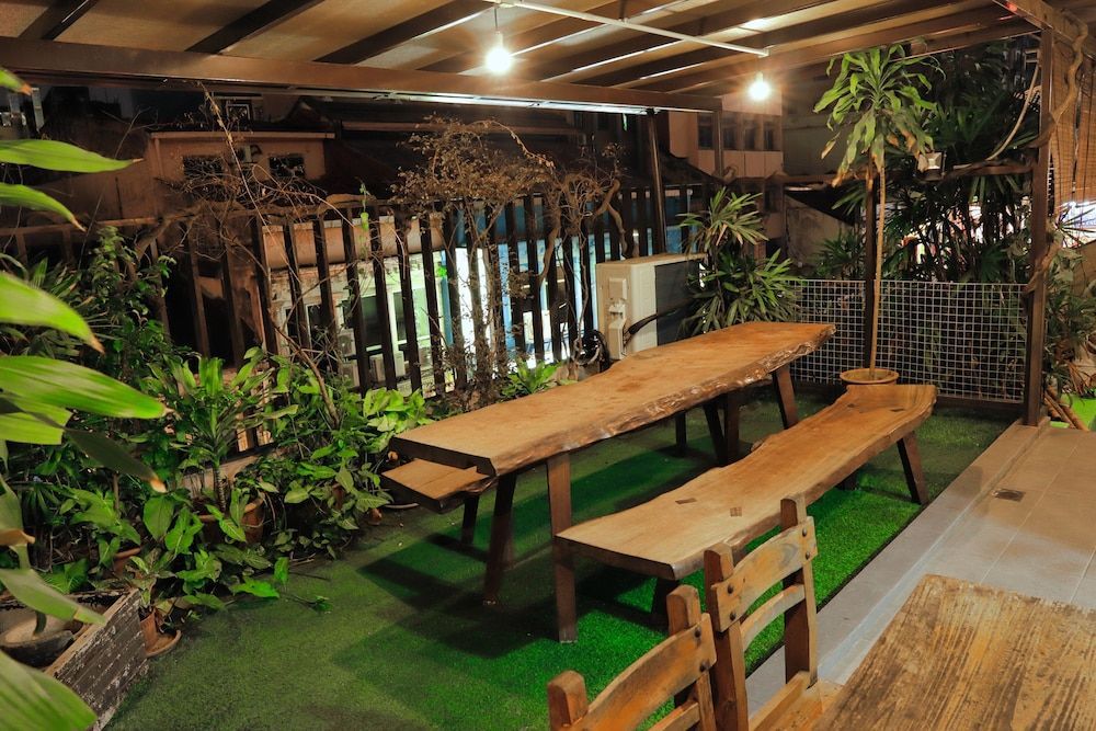 Rain Forest Hotel 1