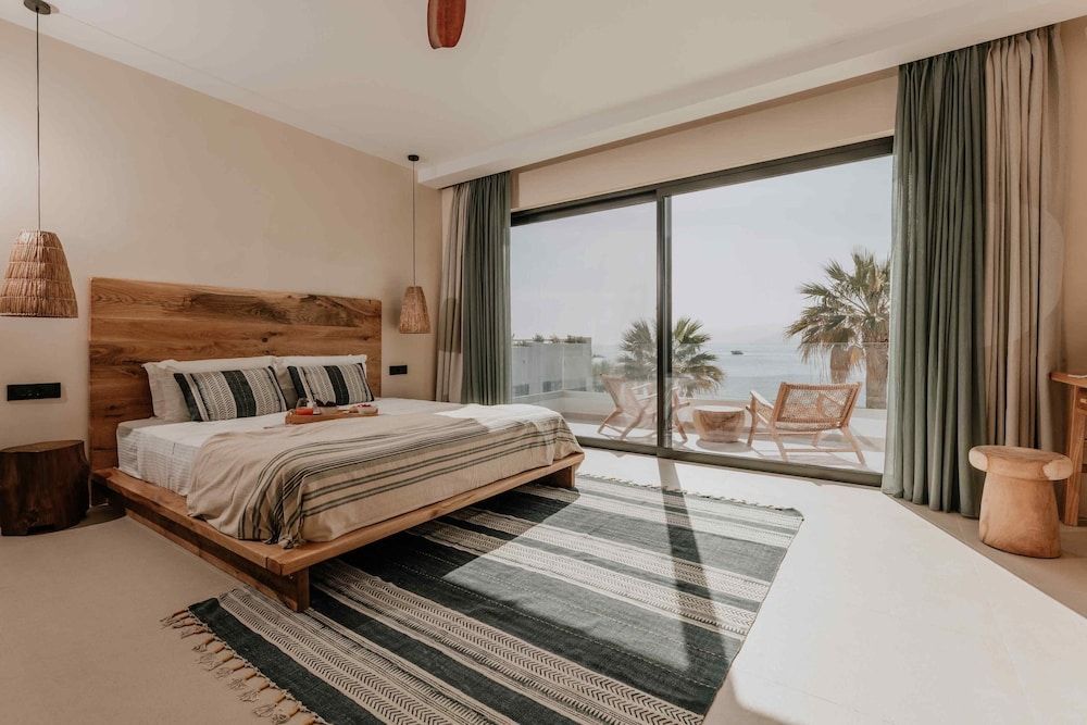 Ostrako Beachside Suites 1