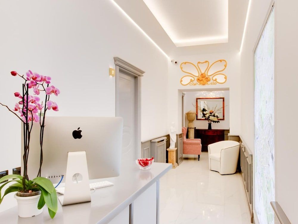 Queen Palace Suites 2