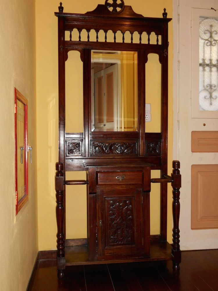 Byron Traditional Hotel 1