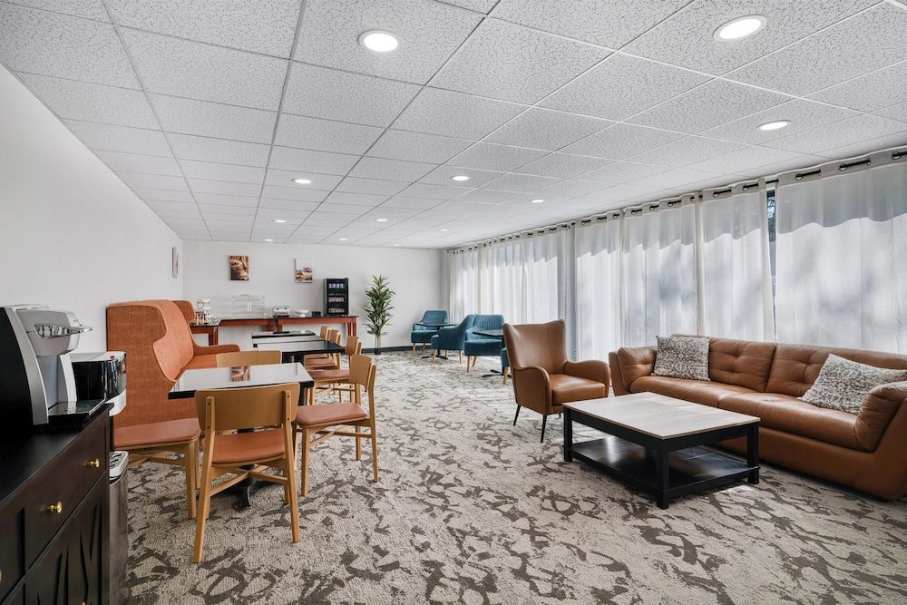 Baldwin Inn & Suites, SureStay Collection by Best Western 2