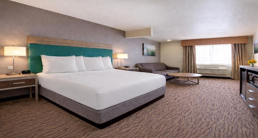 Best Western PLUS Peppertree Airport Inn 1