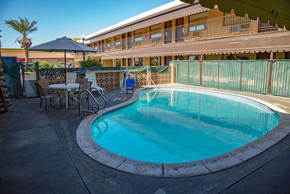 Townhouse Inn and Suites 1