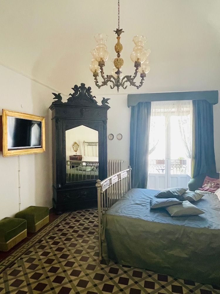 LA CASA SULLA PIAZZA 1