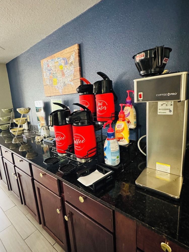 Econo Lodge Inn & Suites Centerville 2