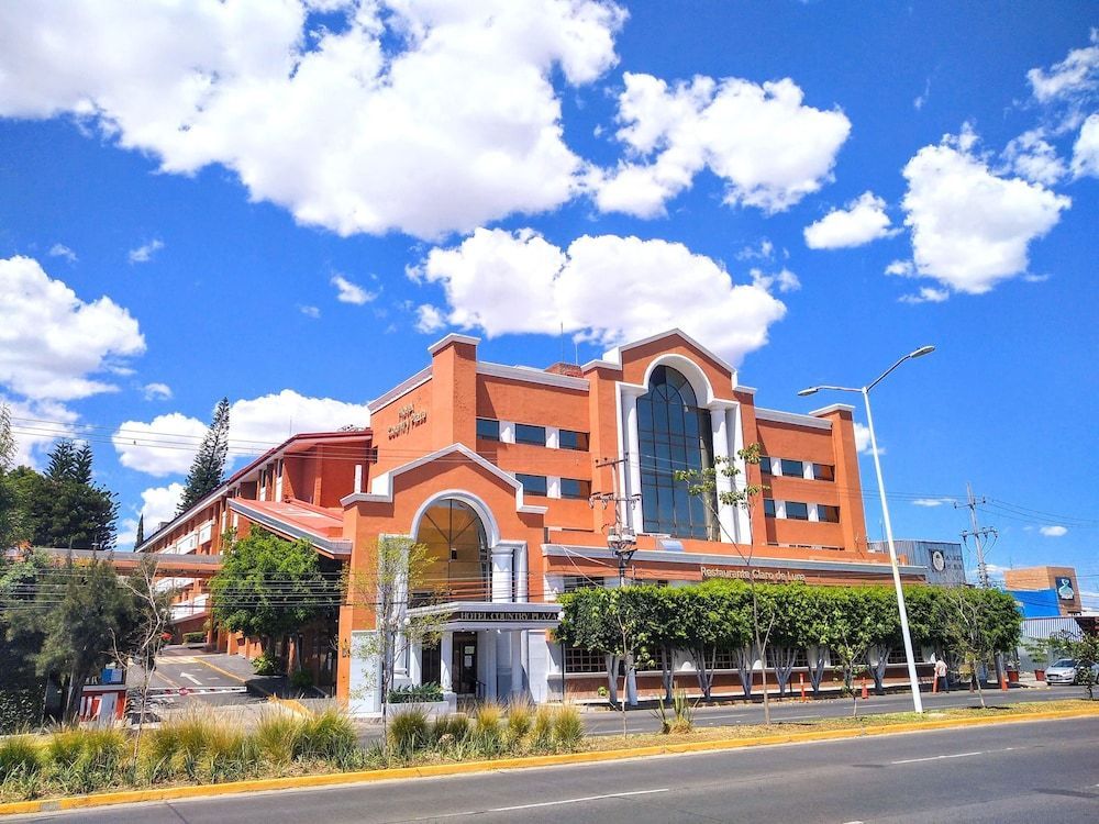 Country Plaza 1